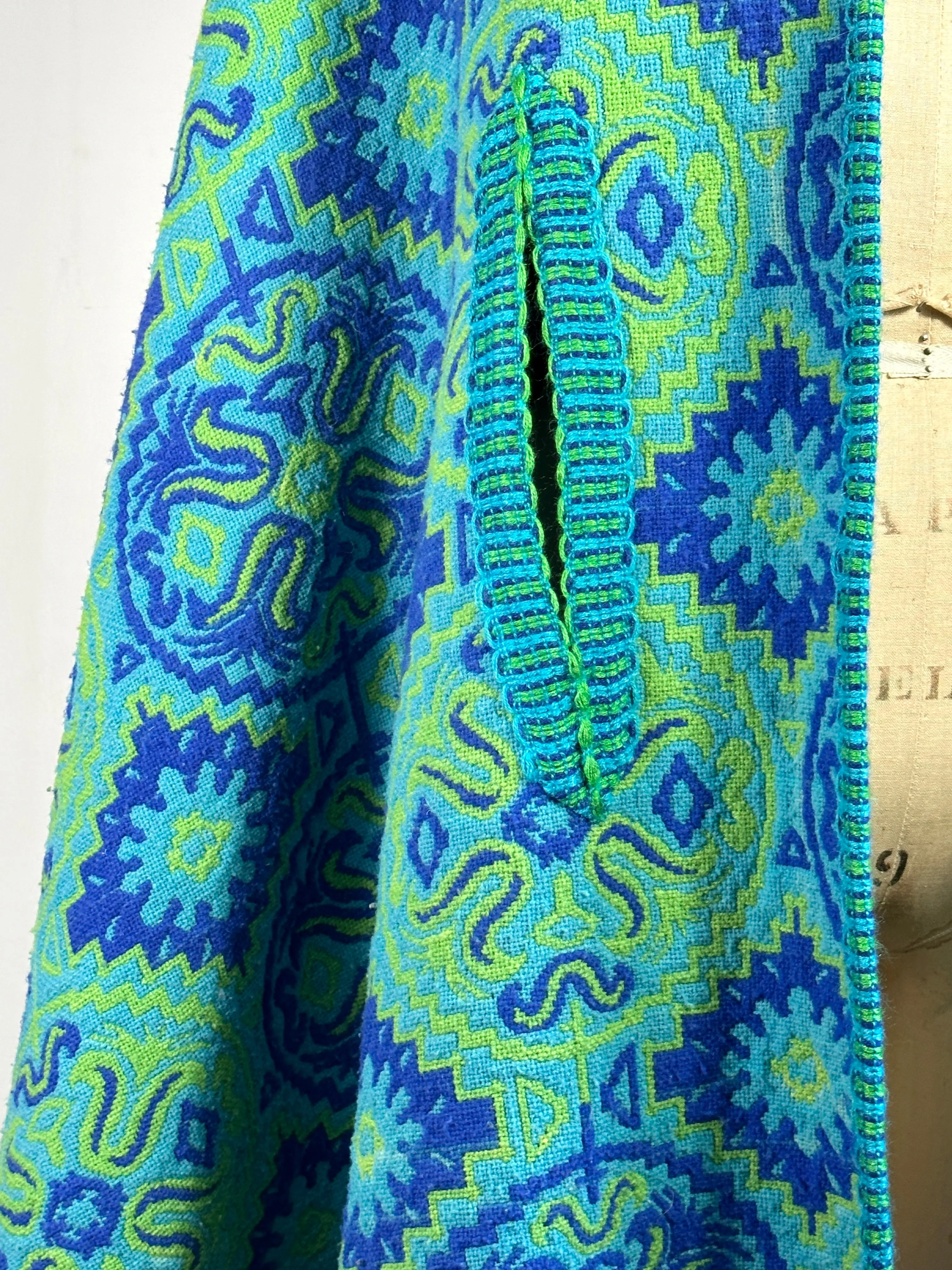 HEAD PONCHO 60s Psychedelic Tapestry • Small Medium