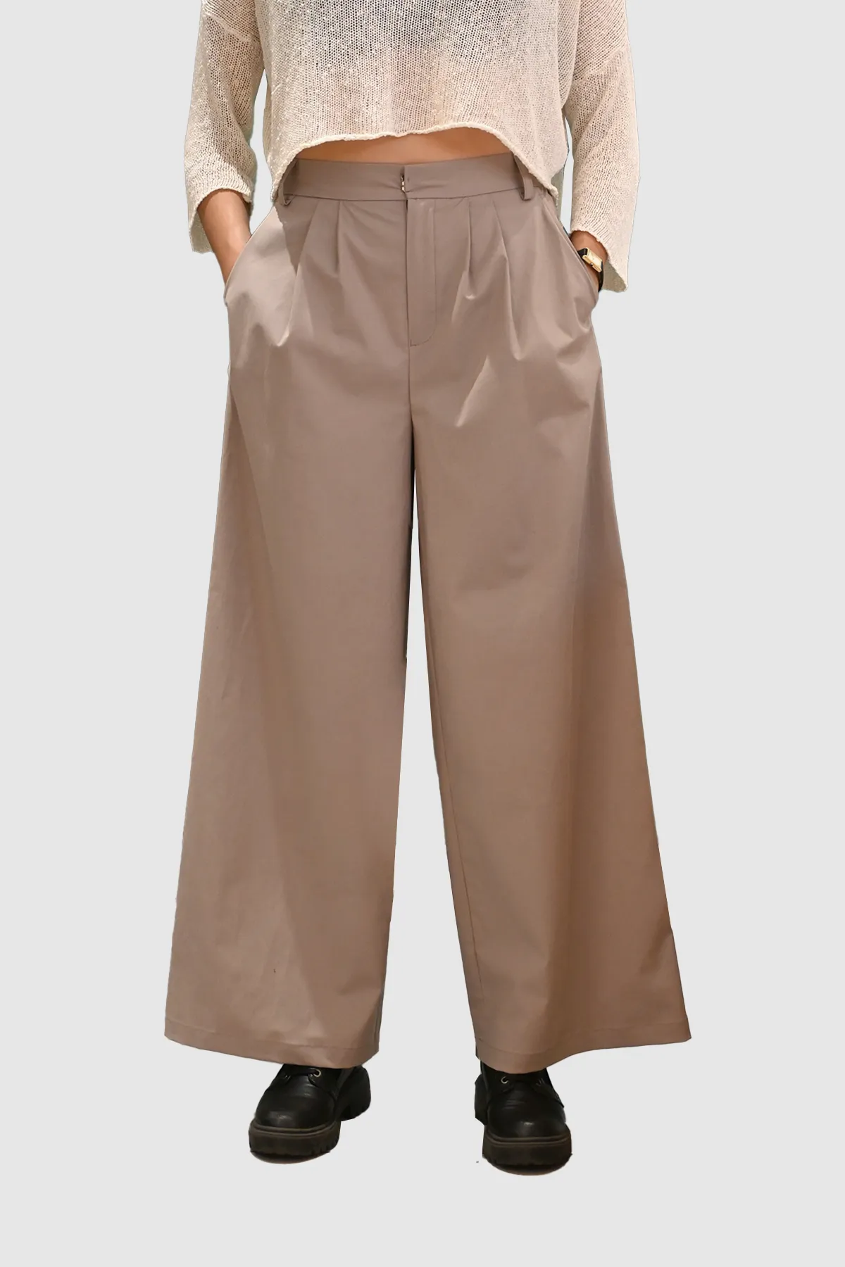 Wide Legged Beige Pants